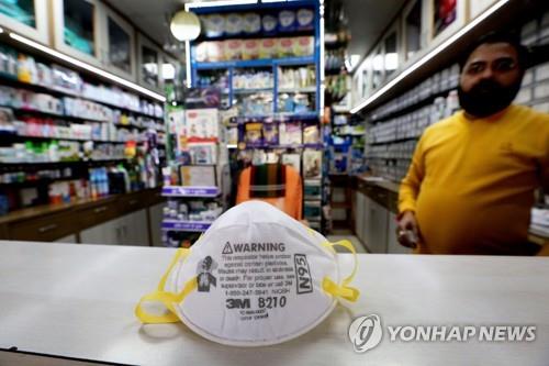 UAE 보건부 "일반인, 의료용 N-95 마스크 쓰지 않아도 돼"