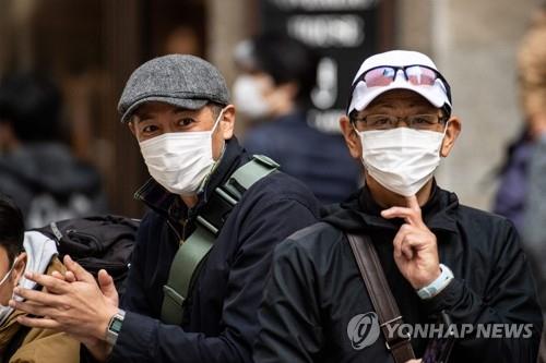 일본에서 1명이 최대 12명 감염시켜…"밀집공간 피해야"