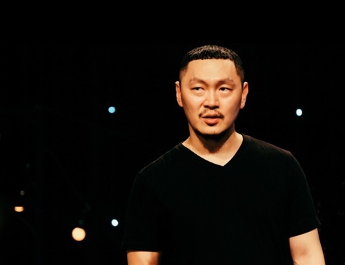 양동근, 방송작가 이환천과 시집 '마륙삼삼' 출간
