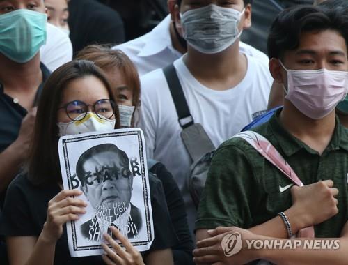태국 "반정부 집회 계속" vs "거리로 나서지 마라"