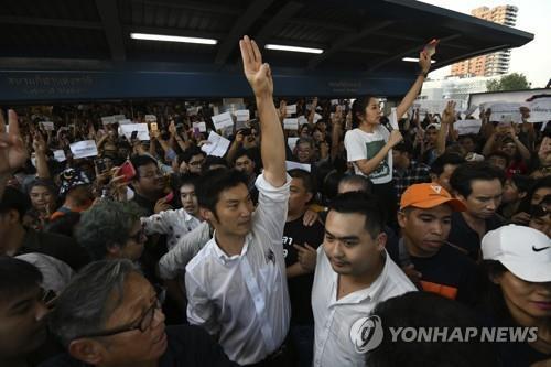 태국 "반정부 집회 계속" vs "거리로 나서지 마라"
