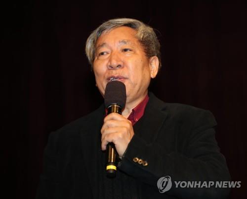 옌롄커 "곡소리 안 멈췄는데 위대함 외치는 소리 울려퍼져"
