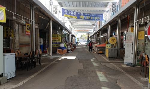 "손님이 와야 팔든지 하죠" 코로나19에 손 놓은 자영업자들