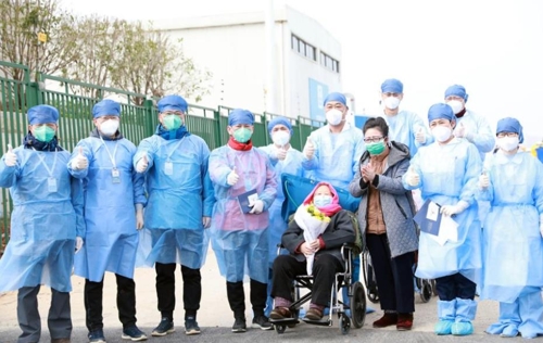 중국서 '최고령' 98세 코로나19 위중환자 건강 회복
