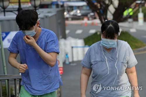 코로나19 대구 확산 보름째…의료진 번아웃·감염우려 '이중고'