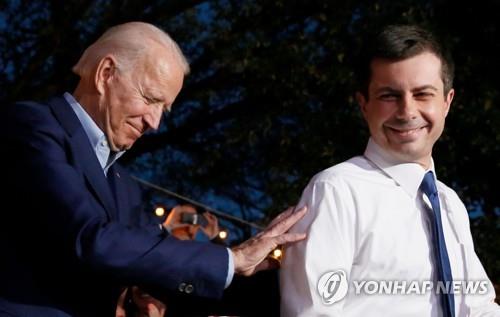 '슈퍼화요일' 앞두고 잇단 바이든 지지…'反샌더스 연대' 통할까