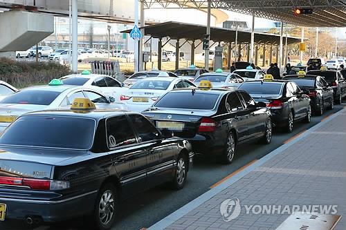 부산 택시업계 사납금 4만8천원 인하…"코로나 고통분담"