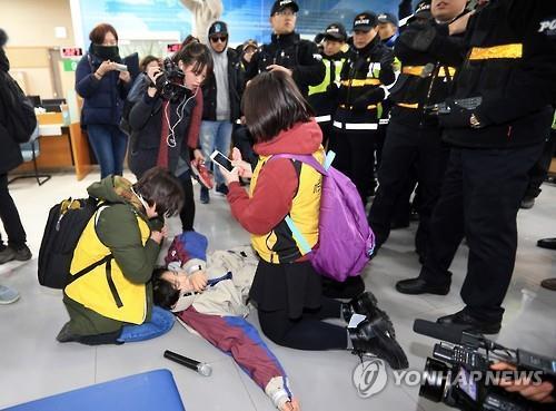 '노동청 기습시위' 알바노조원 19명 선고유예 확정