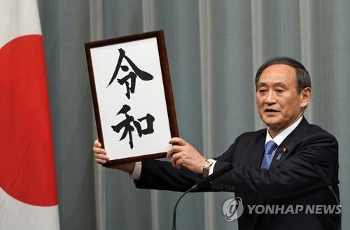 아베 내각 '입' 스가 관방장관, 기자회견 '3천회 돌파' 목전에
