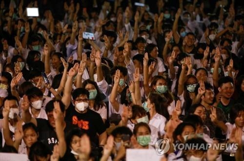 [특파원 시선] 저항의 상징 '세 손가락' 펴드는 태국 젊은이들