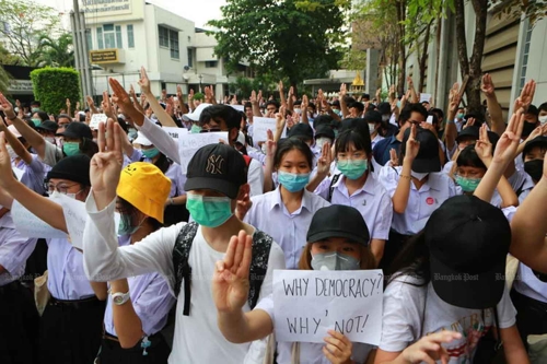 [특파원 시선] 저항의 상징 '세 손가락' 펴드는 태국 젊은이들