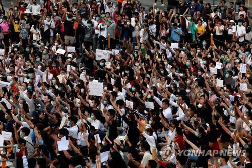 [특파원 시선] 저항의 상징 '세 손가락' 펴드는 태국 젊은이들