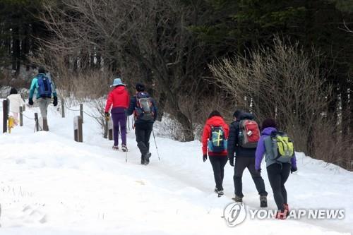 코로나19 여파로 '집콕족' 늘어…주말 전국 행락지 한산