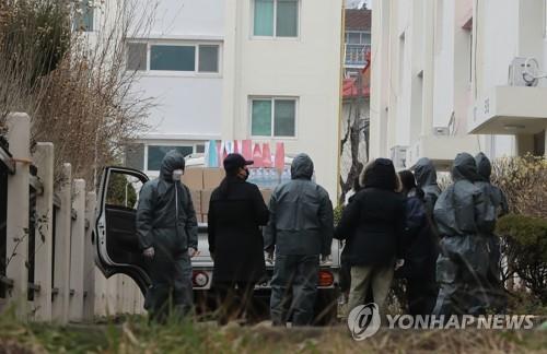 신천지 교인 집단 거주 아파트서 무더기 확진…뒤늦은 역학조사