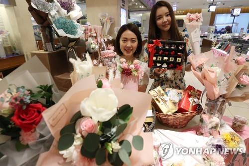 코로나19로 화이트데이 선물도 온라인 구매…속옷세트 575%↑