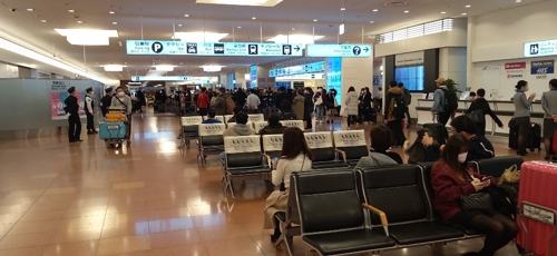 입국제한 앞둔 일본 공항 가보니…'가케코미' 입국만 북적