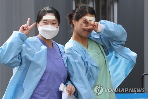 코로나19 확산 대구의료진 "모든 환자 퇴원 때까지 버틴다"