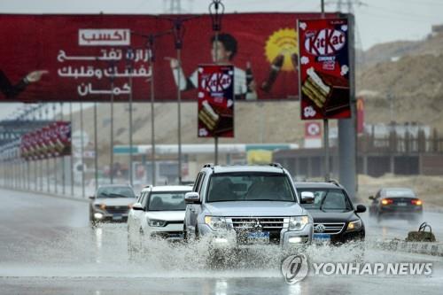 이집트서 폭우로 최소 2명 숨져…룩소르공항은 가동중단