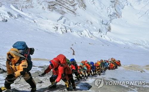 코로나19로 '올스톱'…에베레스트 등반·화성탐사 계획까지