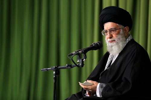 이란 최고지도자 "코로나19, 생물학전 같은 비상사태"