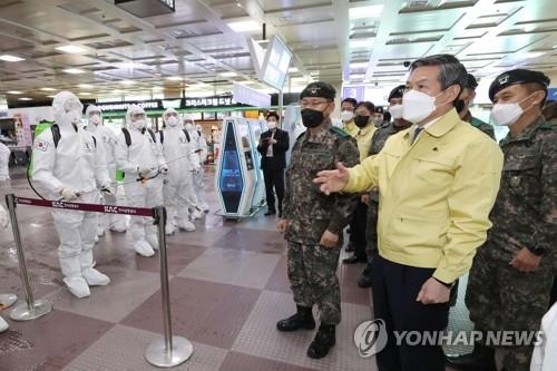 정경두 "비군사적 위협인 감염병 대응 조직·법령 등 연구해야"