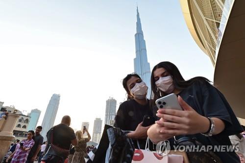 UAE "100만명당 코로나19 검사 세계1위"…한국서 긴급수입 덕분