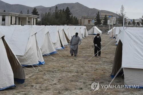 인도 발리우드 스타 코로나19 확진…정치인과 식사