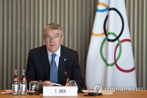 바흐 IOC 위원장 "올림픽, 주말 축구 경기처럼 연기 못해"