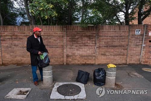 '마윈 지원' 마스크 아프리카 도착…남아공 확진자 400명 넘어(종합)