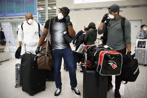 '입국' kt 외국인 선수들, 코로나19 음성 확인해야 훈련