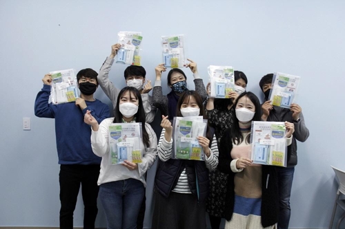 [게시판] 서울온드림교육센터, 중도입국청소년에 마스크 전달