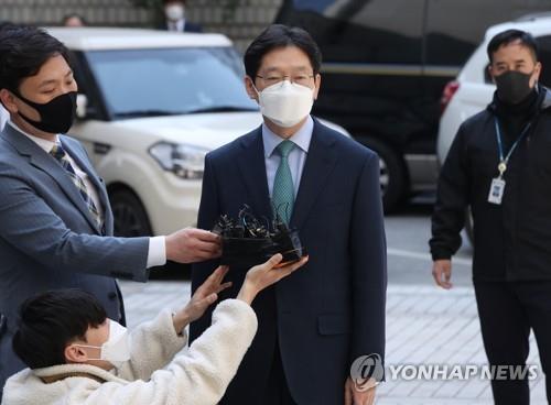 '댓글조작 공모' 김경수 새 재판부 "사건 전체 다시 보겠다"