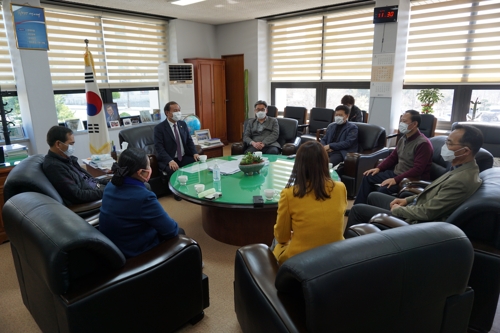 동해시의회, 국외연수 예산 전액 반납…코로나19 방역에 투입