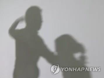 5살 딸 여행가방에 가둬 숨지게 한 엄마 법정서 혐의 인정