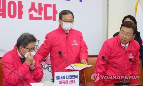 통합당, 재난기본소득 '맹폭'…"헬리콥터 머니" "표 구걸 정책"