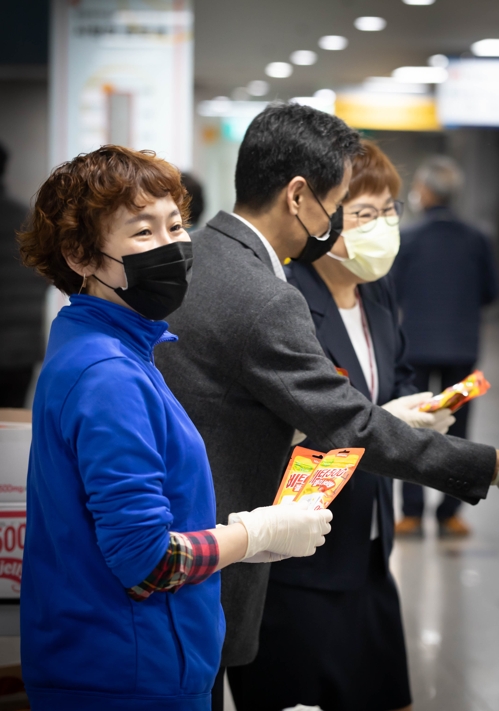 "감사합니다" "힘내세요" 강원지역 의료진에 격려 쇄도(종합)