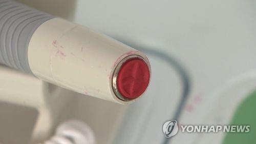 비닐장갑 끼고 2m 간격 대기…"신협 선거로 총선 예행연습"