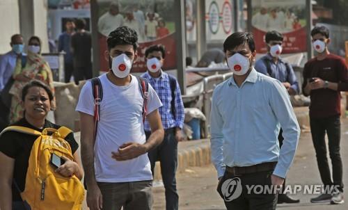 인도 '전국 봉쇄령'에도…커지는 코로나19 확산 우려