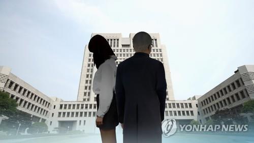 대법 "회식서 직원 허벅지 쓰다듬은 건 강제추행"…무죄 뒤집어