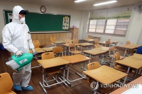 "4월 6일 개학한다면"…코로나19 대응 매뉴얼로 본 학교 풍경