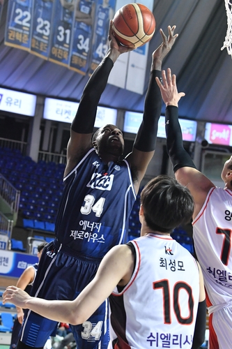 한국에서 딱 한 경기 뛴 KCC 아노시케의 슬기로운 숙소 생활