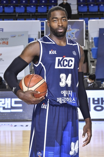 한국에서 딱 한 경기 뛴 KCC 아노시케의 슬기로운 숙소 생활