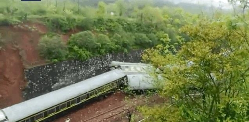 중국 후난성서 열차 탈선 사고…1명 사망·127명 부상(종합)
