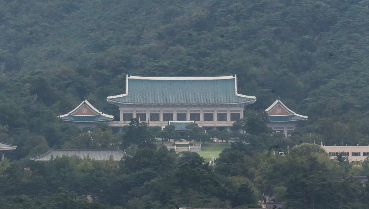 청와대 "북한 발사체 강한 우려 표명…중단 촉구"