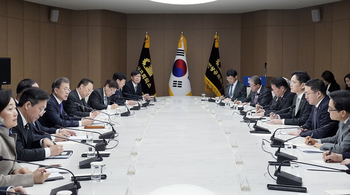 문 대통령, 18일 경제 원탁회의…모든 경제주체 참석