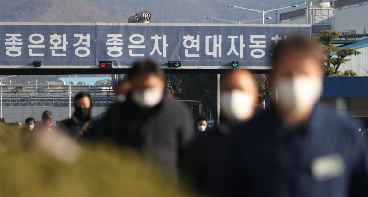 "재택할 때 아니다"…기업들, 재택 중단 비상경영 전환