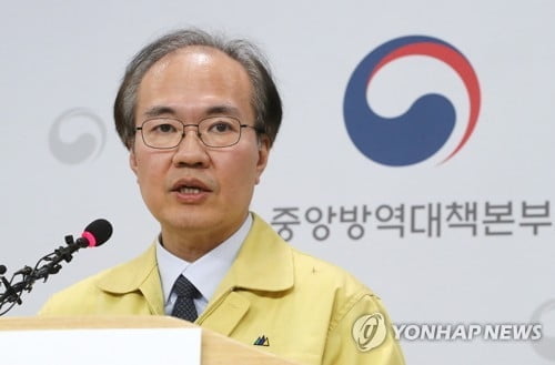 집단발병 63.5%는 신천지…정부 "방역망 벗어나지 않았다"