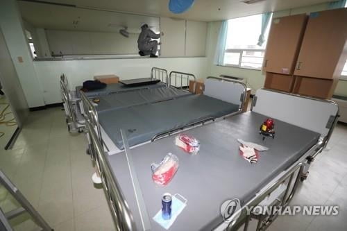 `병상이 없다`…대구 확진자 1,661명 집에서 입원 대기