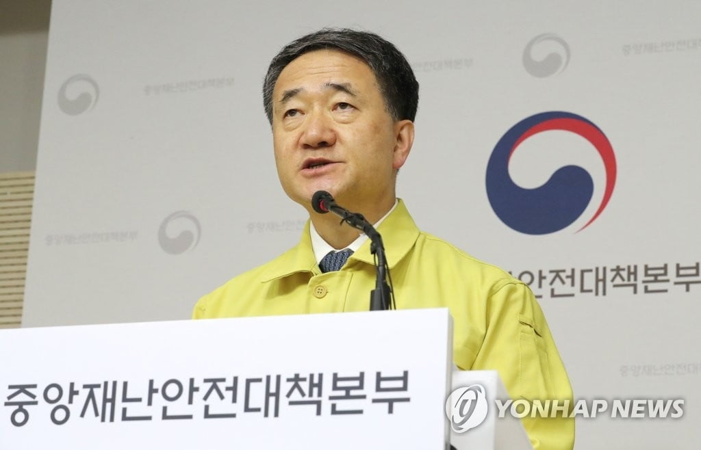 박능후 장관 "보름간 생활방역 체계로 전환"...박물관·미술관 폐쇄