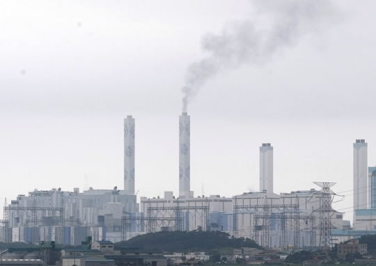 산업부, 석탄발전 21~28기 `STOP`..."봄철 미세먼지 대응책"